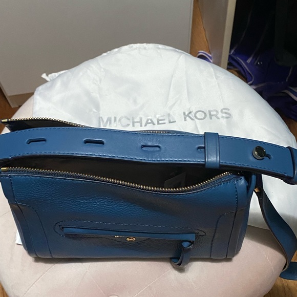 Michael Kors hand bag/cross body - Picture 2 of 7
